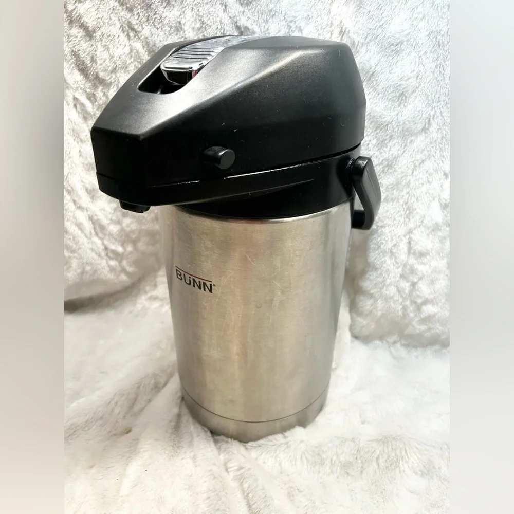 Bunn 2.5 Liter Stainless Steel Lined Lever Action Airpot 32125.0000